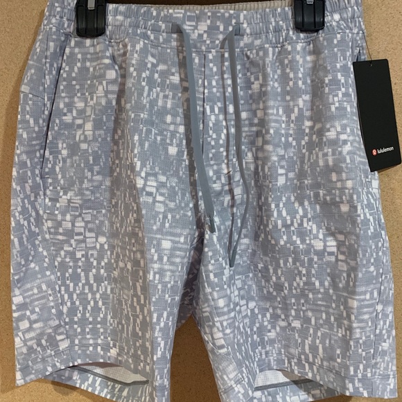Lululemon Bowline shorts 8” ventlight mesh